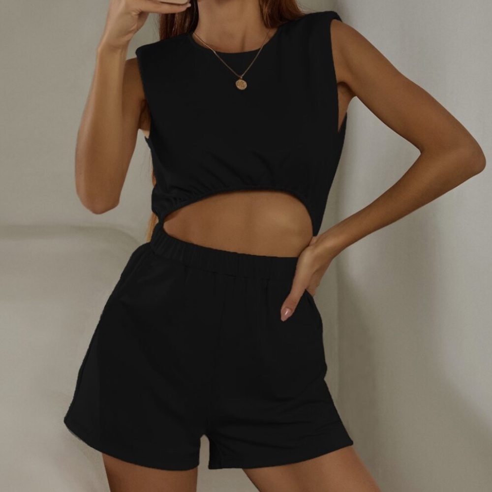 NWOT shoulder padded cutout waist tank romper